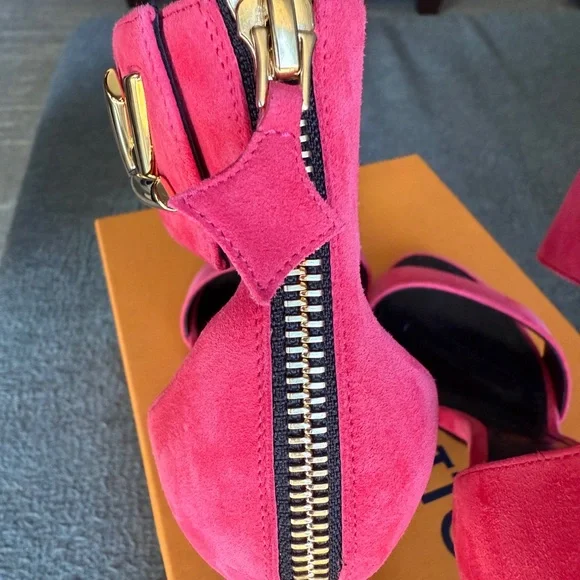 Louis Vuitton Hot Pink Suede Heels authentic - Picture 6 of 7